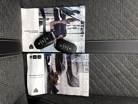 Peugeot e-208 EV Style 50 kWh [3-Fase-11kW] {SOH-96%} (INCL-BTW) Aut. *LEATHER-FABRIC | FULL-LED | HEATED-SPORTSEATS | KEYLESS | PRIVACYGLASS | DAB+ | NAVI-FULLMAP | ECC | PDC | CRUISE | CARBON-INLAY | DIGI-COCKPIT | 16''ALU*