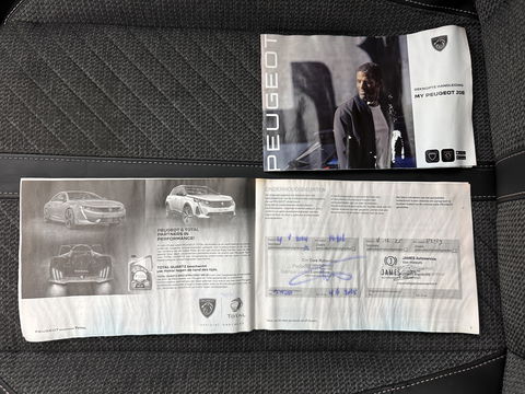 Peugeot e-208 EV Style 50 kWh [3-Fase-11kW] {SOH-96%} (INCL-BTW) Aut. *LEATHER-FABRIC | FULL-LED | HEATED-SPORTSEATS | KEYLESS | PRIVACYGLASS | DAB+ | NAVI-FULLMAP | ECC | PDC | CRUISE | CARBON-INLAY | DIGI-COCKPIT | 16''ALU*