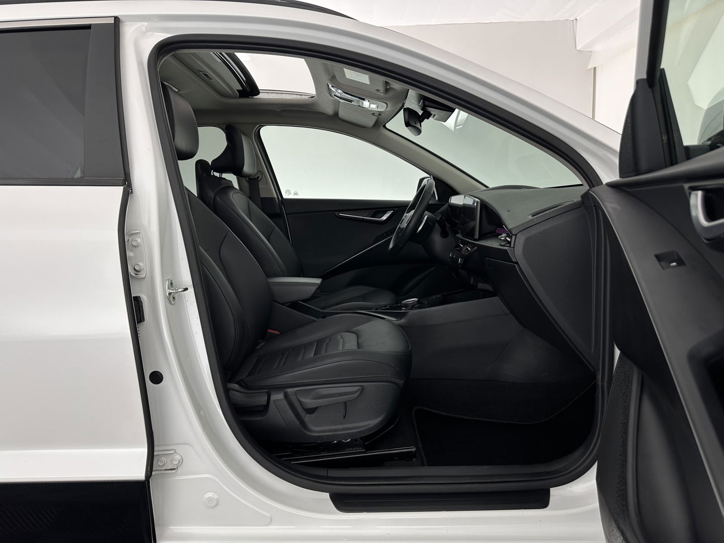 Kia Niro 1.6 GDi Hybrid Dynamic Plus Line (INCL-BTW) Aut. *PANO | HEAD-UP | LEATHER | DIGI-COCKPIT | NAVI-FULLMAP | DAB | ADAPTIVE-CRUISE | CAMERA | HEATED-COMFORTSEATS | KEYLESS | PRIVACYGLASS | SHIFTPADDLES | CARPLAY | TOWBAR | 16"