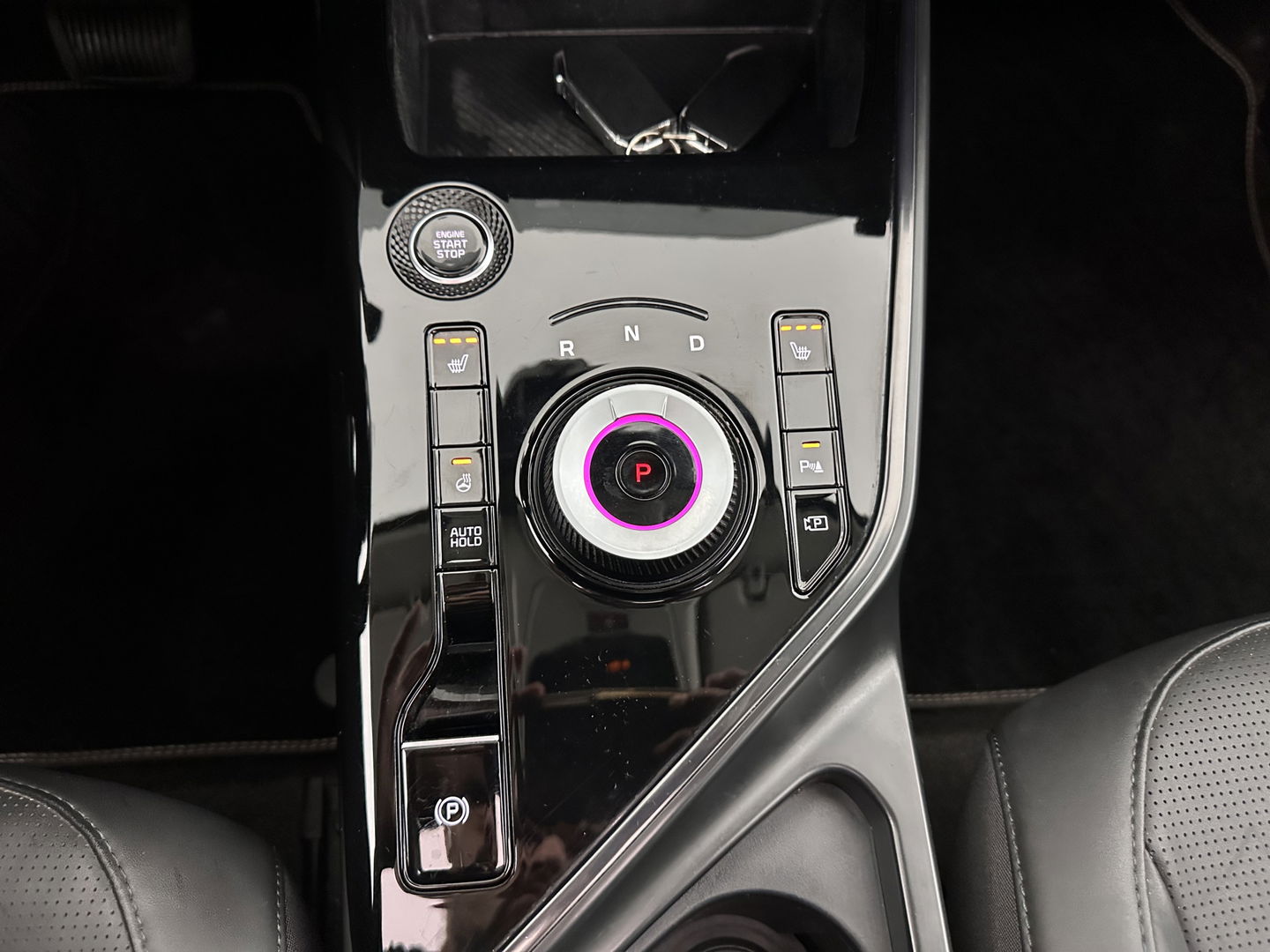 Kia Niro 1.6 GDi Hybrid Dynamic Plus Line (INCL-BTW) Aut. *PANO | HEAD-UP | LEATHER | DIGI-COCKPIT | NAVI-FULLMAP | DAB | ADAPTIVE-CRUISE | CAMERA | HEATED-COMFORTSEATS | KEYLESS | PRIVACYGLASS | SHIFTPADDLES | CARPLAY | TOWBAR | 16"