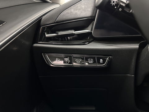 Kia Niro 1.6 GDi Hybrid Dynamic Plus Line (INCL-BTW) Aut. *PANO | HEAD-UP | LEATHER | DIGI-COCKPIT | NAVI-FULLMAP | DAB | ADAPTIVE-CRUISE | CAMERA | HEATED-COMFORTSEATS | KEYLESS | PRIVACYGLASS | SHIFTPADDLES | CARPLAY | TOWBAR | 16"