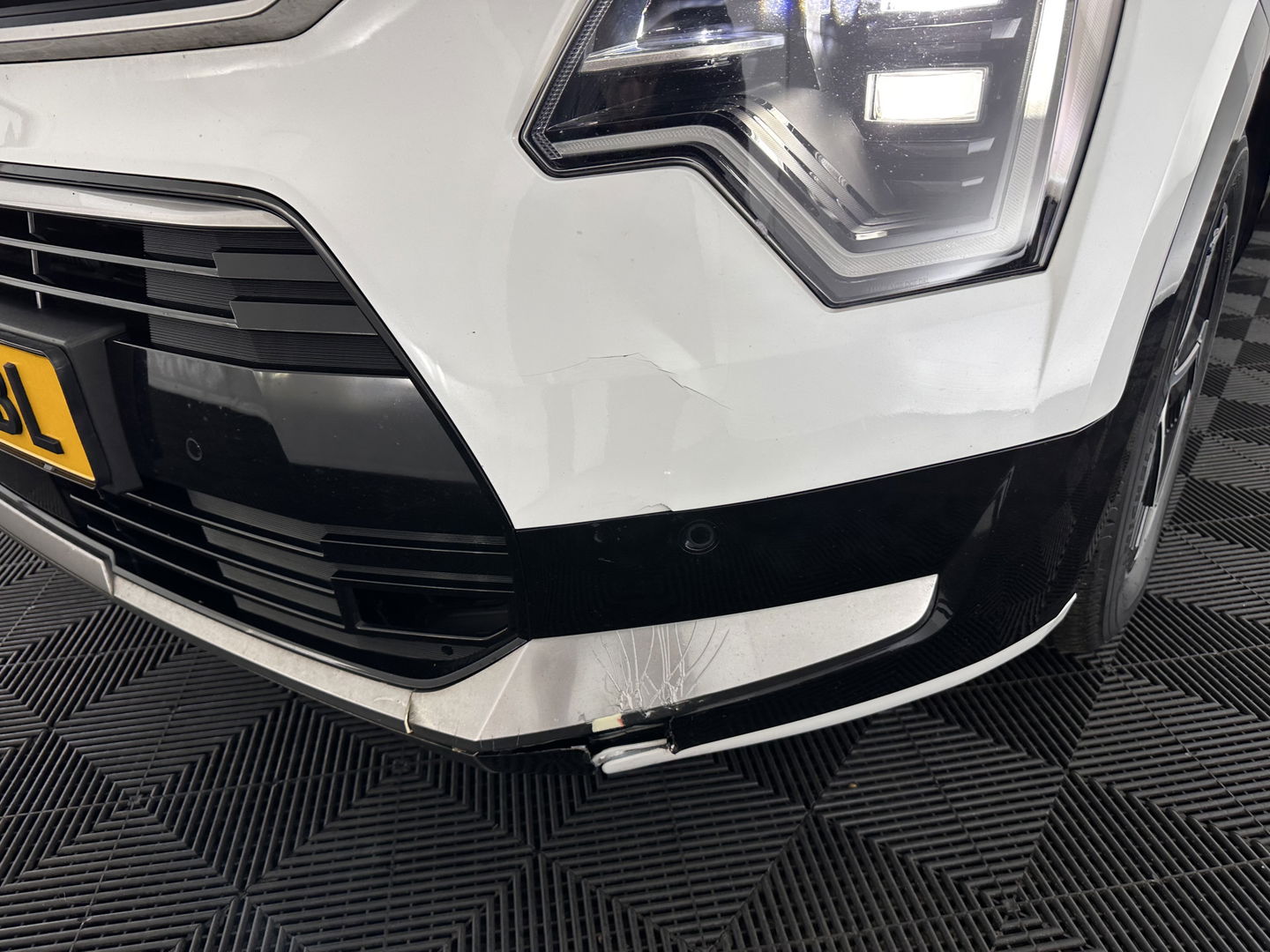 Kia Niro 1.6 GDi Hybrid Dynamic Plus Line (INCL-BTW) Aut. *PANO | HEAD-UP | LEATHER | DIGI-COCKPIT | NAVI-FULLMAP | DAB | ADAPTIVE-CRUISE | CAMERA | HEATED-COMFORTSEATS | KEYLESS | PRIVACYGLASS | SHIFTPADDLES | CARPLAY | TOWBAR | 16"