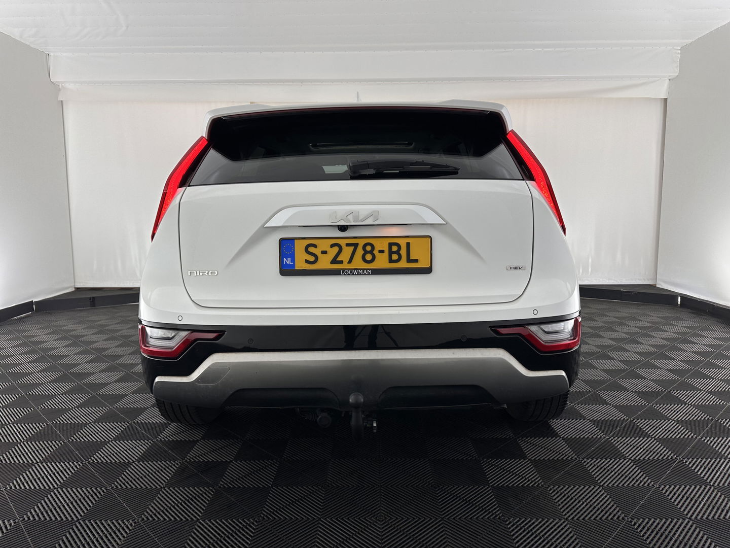 Kia Niro 1.6 GDi Hybrid Dynamic Plus Line (INCL-BTW) Aut. *PANO | HEAD-UP | LEATHER | DIGI-COCKPIT | NAVI-FULLMAP | DAB | ADAPTIVE-CRUISE | CAMERA | HEATED-COMFORTSEATS | KEYLESS | PRIVACYGLASS | SHIFTPADDLES | CARPLAY | TOWBAR | 16"