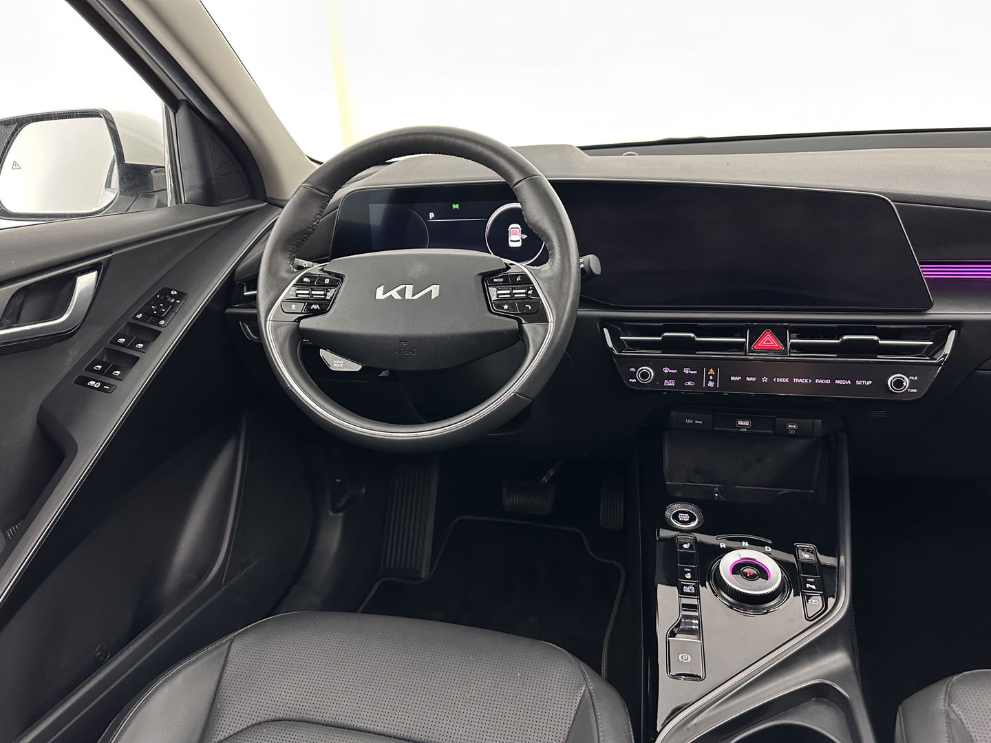 Kia Niro 1.6 GDi Hybrid Dynamic Plus Line (INCL-BTW) Aut. *PANO | HEAD-UP | LEATHER | DIGI-COCKPIT | NAVI-FULLMAP | DAB | ADAPTIVE-CRUISE | CAMERA | HEATED-COMFORTSEATS | KEYLESS | PRIVACYGLASS | SHIFTPADDLES | CARPLAY | TOWBAR | 16"