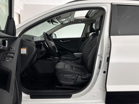 Kia Niro 1.6 GDi Hybrid Dynamic Plus Line (INCL-BTW) Aut. *PANO | HEAD-UP | LEATHER | DIGI-COCKPIT | NAVI-FULLMAP | DAB | ADAPTIVE-CRUISE | CAMERA | HEATED-COMFORTSEATS | KEYLESS | PRIVACYGLASS | SHIFTPADDLES | CARPLAY | TOWBAR | 16"