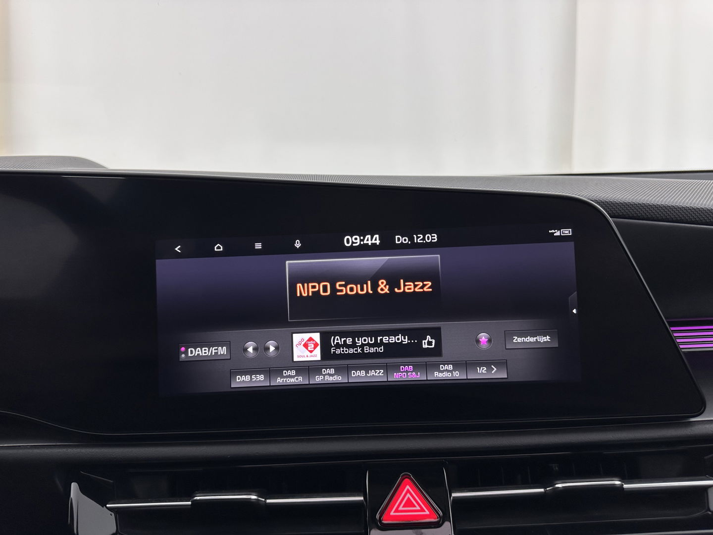 Kia Niro 1.6 GDi Hybrid Dynamic Plus Line (INCL-BTW) Aut. *PANO | HEAD-UP | LEATHER | DIGI-COCKPIT | NAVI-FULLMAP | DAB | ADAPTIVE-CRUISE | CAMERA | HEATED-COMFORTSEATS | KEYLESS | PRIVACYGLASS | SHIFTPADDLES | CARPLAY | TOWBAR | 16"