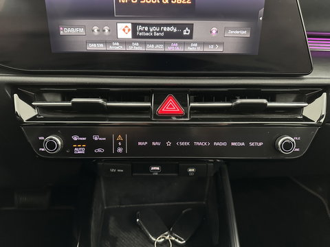 Kia Niro 1.6 GDi Hybrid Dynamic Plus Line (INCL-BTW) Aut. *PANO | HEAD-UP | LEATHER | DIGI-COCKPIT | NAVI-FULLMAP | DAB | ADAPTIVE-CRUISE | CAMERA | HEATED-COMFORTSEATS | KEYLESS | PRIVACYGLASS | SHIFTPADDLES | CARPLAY | TOWBAR | 16"