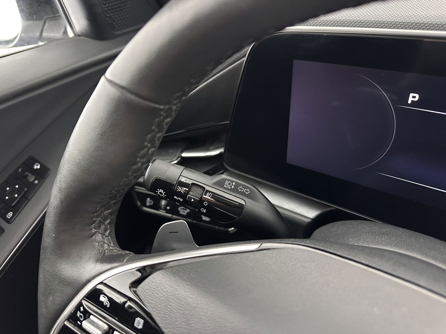 Kia Niro 1.6 GDi Hybrid Dynamic Plus Line (INCL-BTW) Aut. *PANO | HEAD-UP | LEATHER | DIGI-COCKPIT | NAVI-FULLMAP | DAB | ADAPTIVE-CRUISE | CAMERA | HEATED-COMFORTSEATS | KEYLESS | PRIVACYGLASS | SHIFTPADDLES | CARPLAY | TOWBAR | 16"