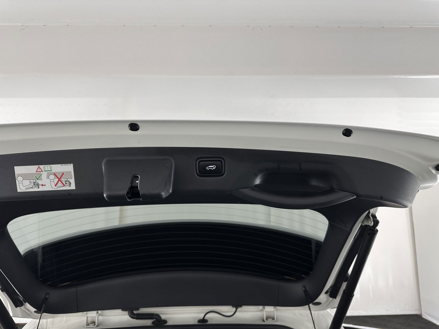 Kia Niro 1.6 GDi Hybrid Dynamic Plus Line (INCL-BTW) Aut. *PANO | HEAD-UP | LEATHER | DIGI-COCKPIT | NAVI-FULLMAP | DAB | ADAPTIVE-CRUISE | CAMERA | HEATED-COMFORTSEATS | KEYLESS | PRIVACYGLASS | SHIFTPADDLES | CARPLAY | TOWBAR | 16"