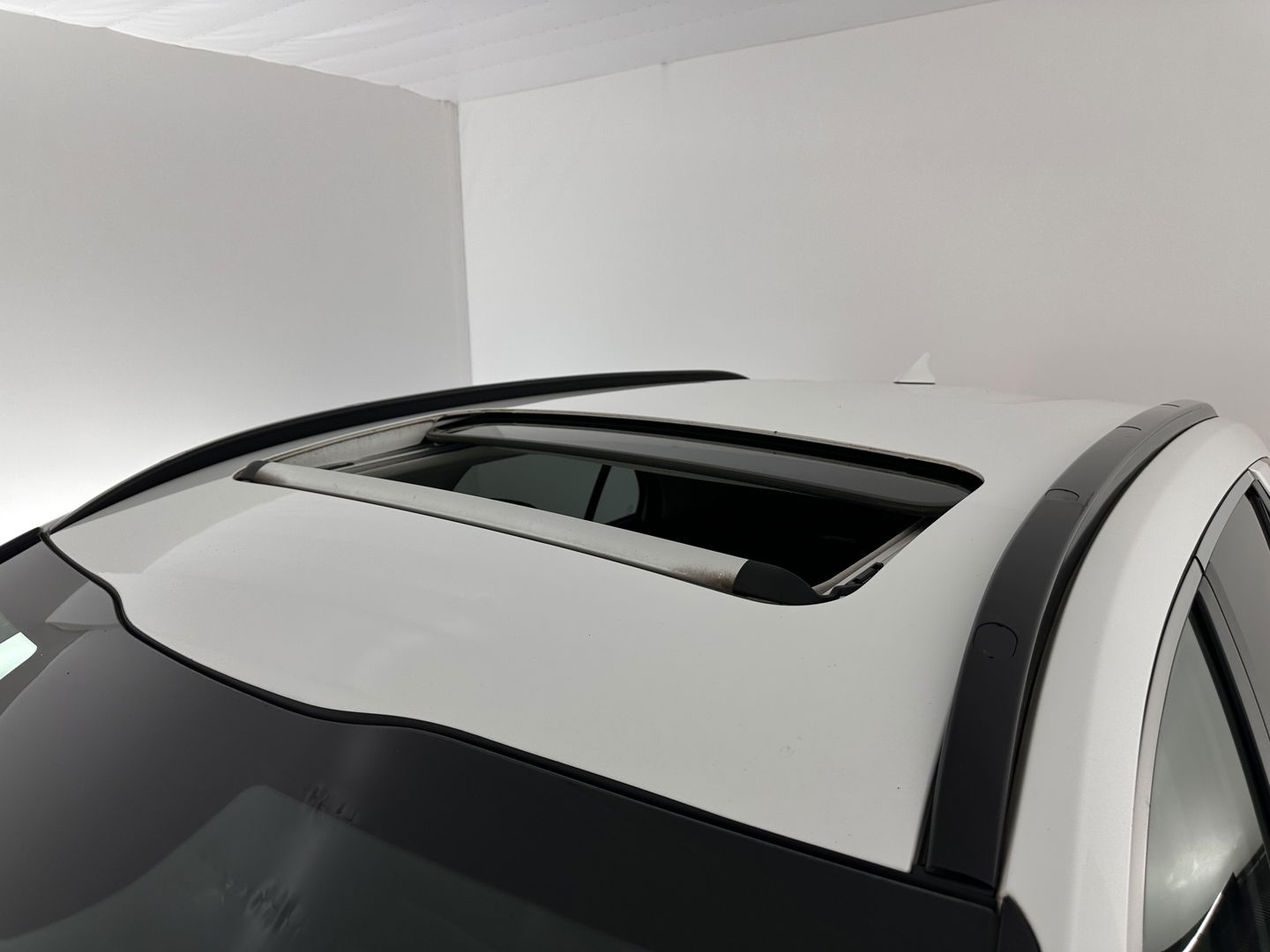 Kia Niro 1.6 GDi Hybrid Dynamic Plus Line (INCL-BTW) Aut. *PANO | HEAD-UP | LEATHER | DIGI-COCKPIT | NAVI-FULLMAP | DAB | ADAPTIVE-CRUISE | CAMERA | HEATED-COMFORTSEATS | KEYLESS | PRIVACYGLASS | SHIFTPADDLES | CARPLAY | TOWBAR | 16"