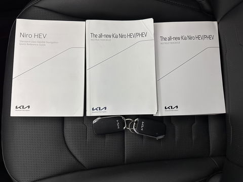 Kia Niro 1.6 GDi Hybrid Dynamic Plus Line (INCL-BTW) Aut. *PANO | HEAD-UP | LEATHER | DIGI-COCKPIT | NAVI-FULLMAP | DAB | ADAPTIVE-CRUISE | CAMERA | HEATED-COMFORTSEATS | KEYLESS | PRIVACYGLASS | SHIFTPADDLES | CARPLAY | TOWBAR | 16"