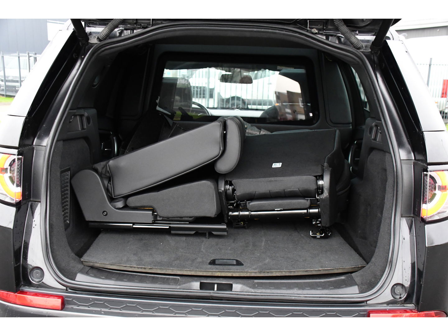 Land Rover Discovery Sport 2.0 TD4 HSE Camera, Cruise, Stoelverwarming, PANO, 180pk, LED, Leder, Automaat, multimedia, Uniek!