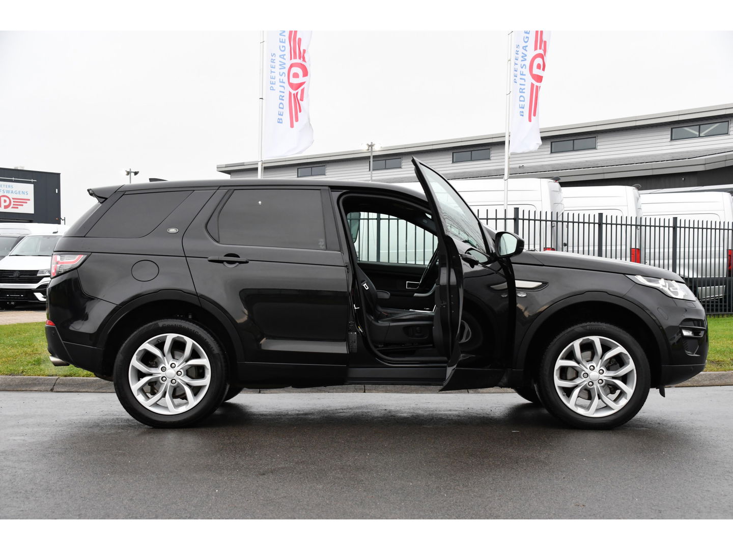 Land Rover Discovery Sport 2.0 TD4 HSE Camera, Cruise, Stoelverwarming, PANO, 180pk, LED, Leder, Automaat, multimedia, Uniek!