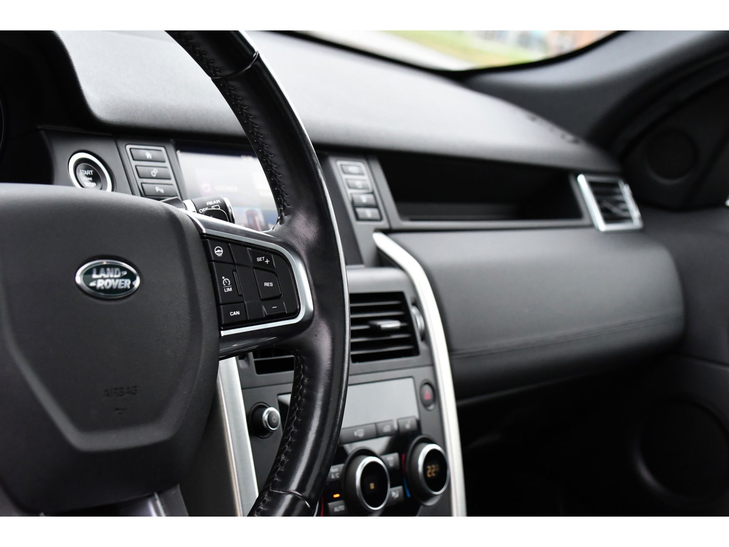 Land Rover Discovery Sport 2.0 TD4 HSE Camera, Cruise, Stoelverwarming, PANO, 180pk, LED, Leder, Automaat, multimedia, Uniek!