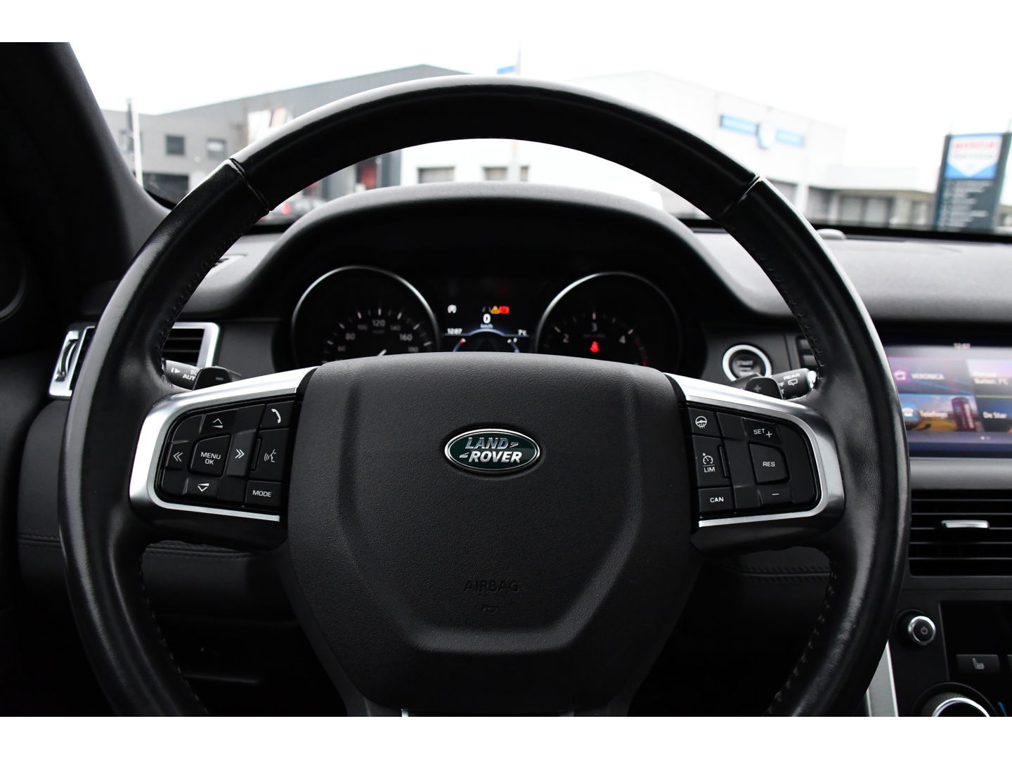 Land Rover Discovery Sport 2.0 TD4 HSE Camera, Cruise, Stoelverwarming, PANO, 180pk, LED, Leder, Automaat, multimedia, Uniek!