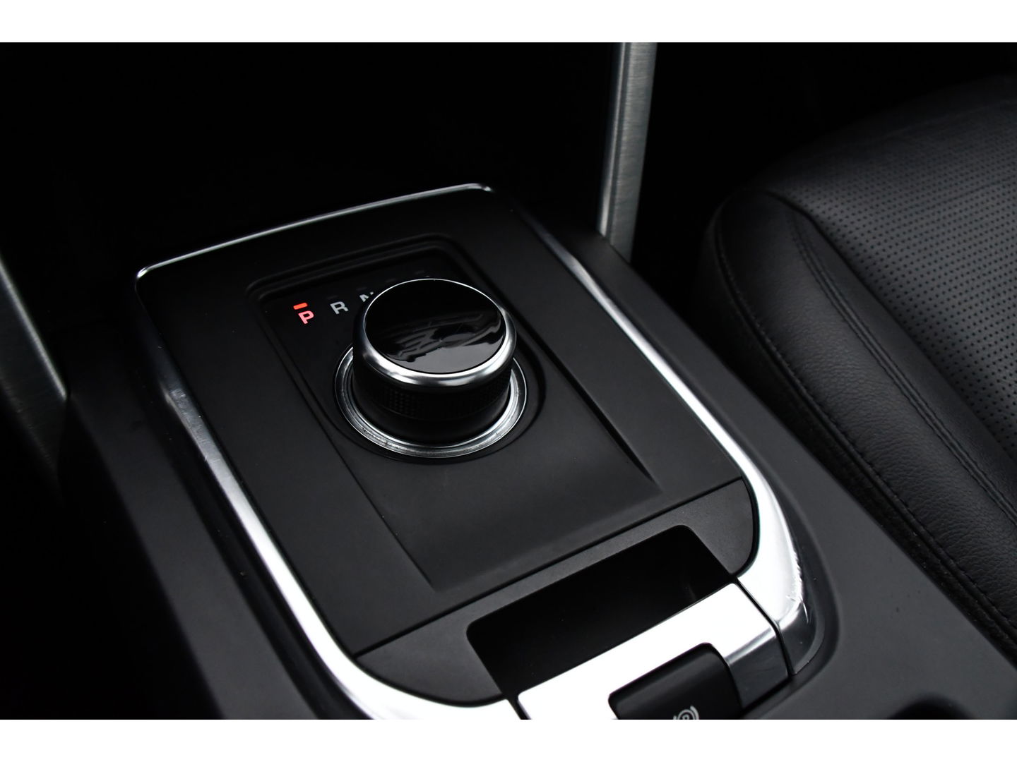 Land Rover Discovery Sport 2.0 TD4 HSE Camera, Cruise, Stoelverwarming, PANO, 180pk, LED, Leder, Automaat, multimedia, Uniek!