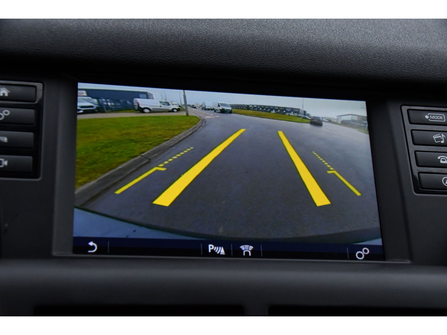 Land Rover Discovery Sport 2.0 TD4 HSE Camera, Cruise, Stoelverwarming, PANO, 180pk, LED, Leder, Automaat, multimedia, Uniek!