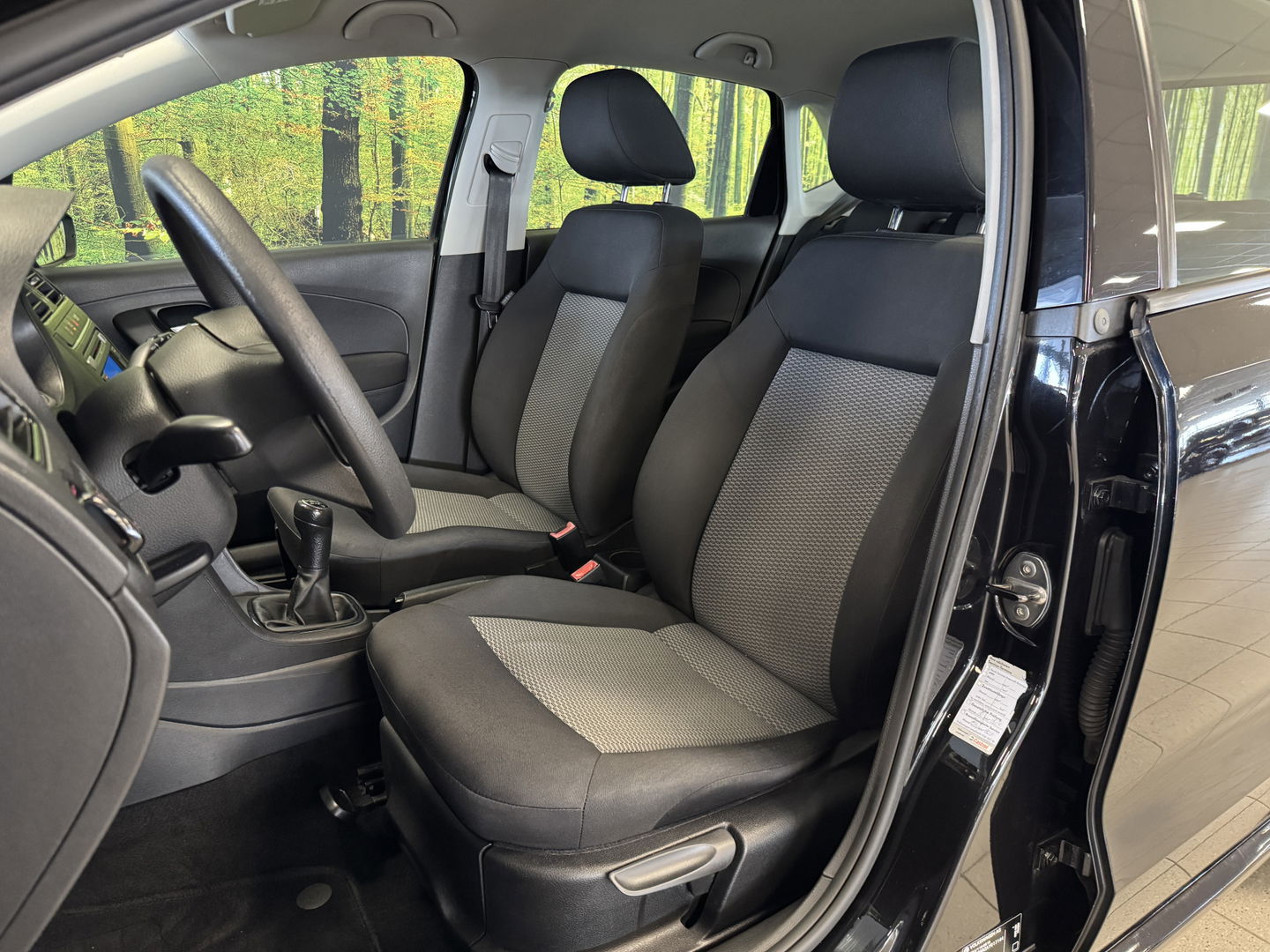 Volkswagen Polo 1.2 Easyline | 5 Deurs | Navigatie | Airconditioning | Isofix | Lichtmetalen Velgen | Radio | CD | Elektrische Ramen |  Centrale Deurvergrendeling |