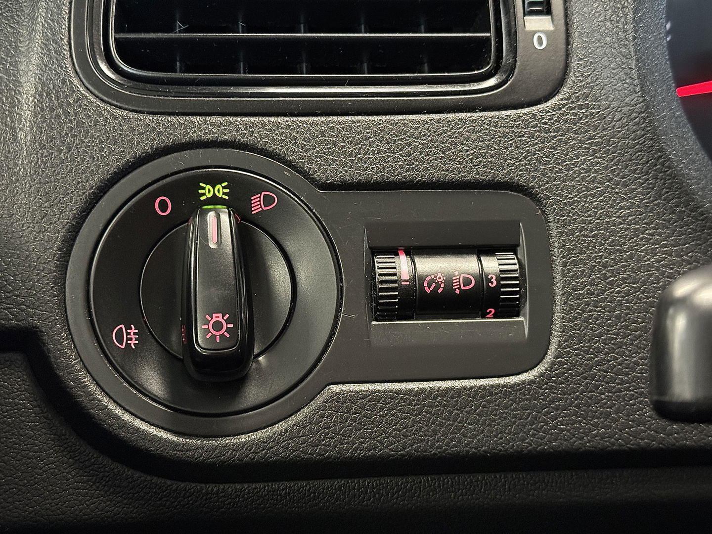 Volkswagen Polo 1.2 Easyline | 5 Deurs | Navigatie | Airconditioning | Isofix | Lichtmetalen Velgen | Radio | CD | Elektrische Ramen |  Centrale Deurvergrendeling |