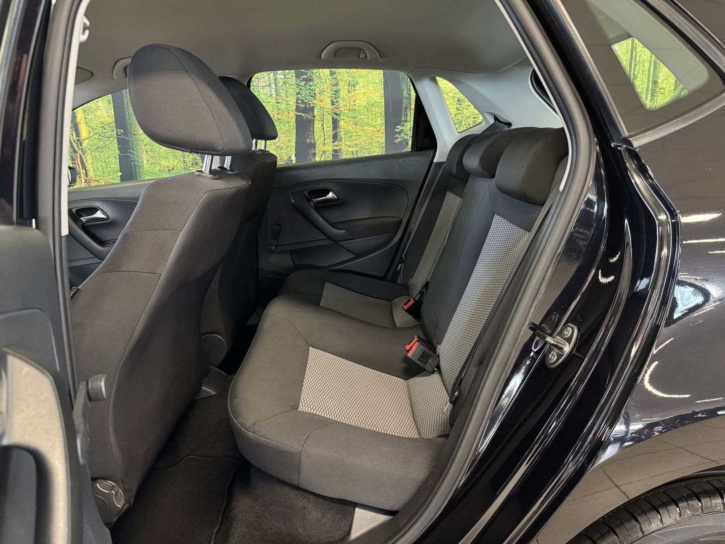 Volkswagen Polo 1.2 Easyline | 5 Deurs | Navigatie | Airconditioning | Isofix | Lichtmetalen Velgen | Radio | CD | Elektrische Ramen |  Centrale Deurvergrendeling |