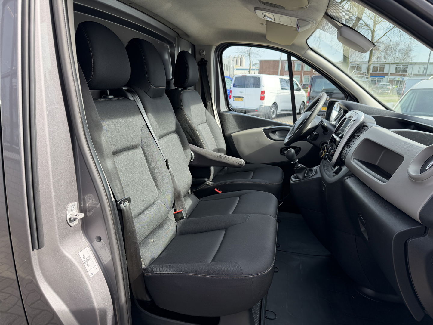 Renault Trafic 1.6 dCi 145pk T29 L2H1 Luxe Energy / euro 6 / bpm vrij / dubbele schuifdeur ! / vaste prijs rijklaar € 11.950 ex btw / airco / cruise / navi / camera / trekhaak