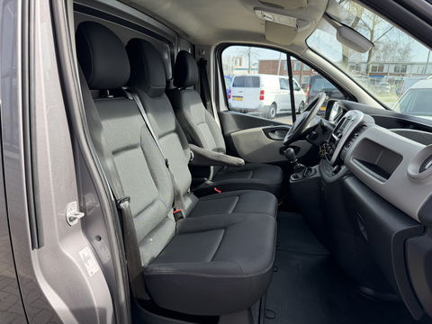 Renault Trafic 1.6 dCi 145pk T29 L2H1 Luxe Energy / euro 6 / bpm vrij / dubbele schuifdeur ! / vaste prijs rijklaar € 11.950 ex btw / airco / cruise / navi / camera / trekhaak