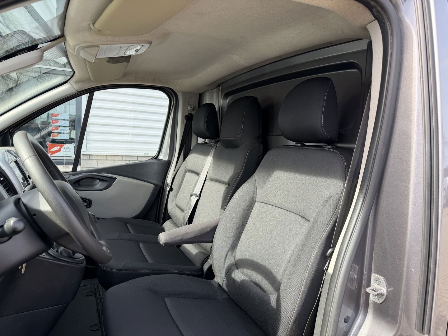 Renault Trafic 1.6 dCi 145pk T29 L2H1 Luxe Energy / euro 6 / bpm vrij / dubbele schuifdeur ! / vaste prijs rijklaar € 11.950 ex btw / airco / cruise / navi / camera / trekhaak