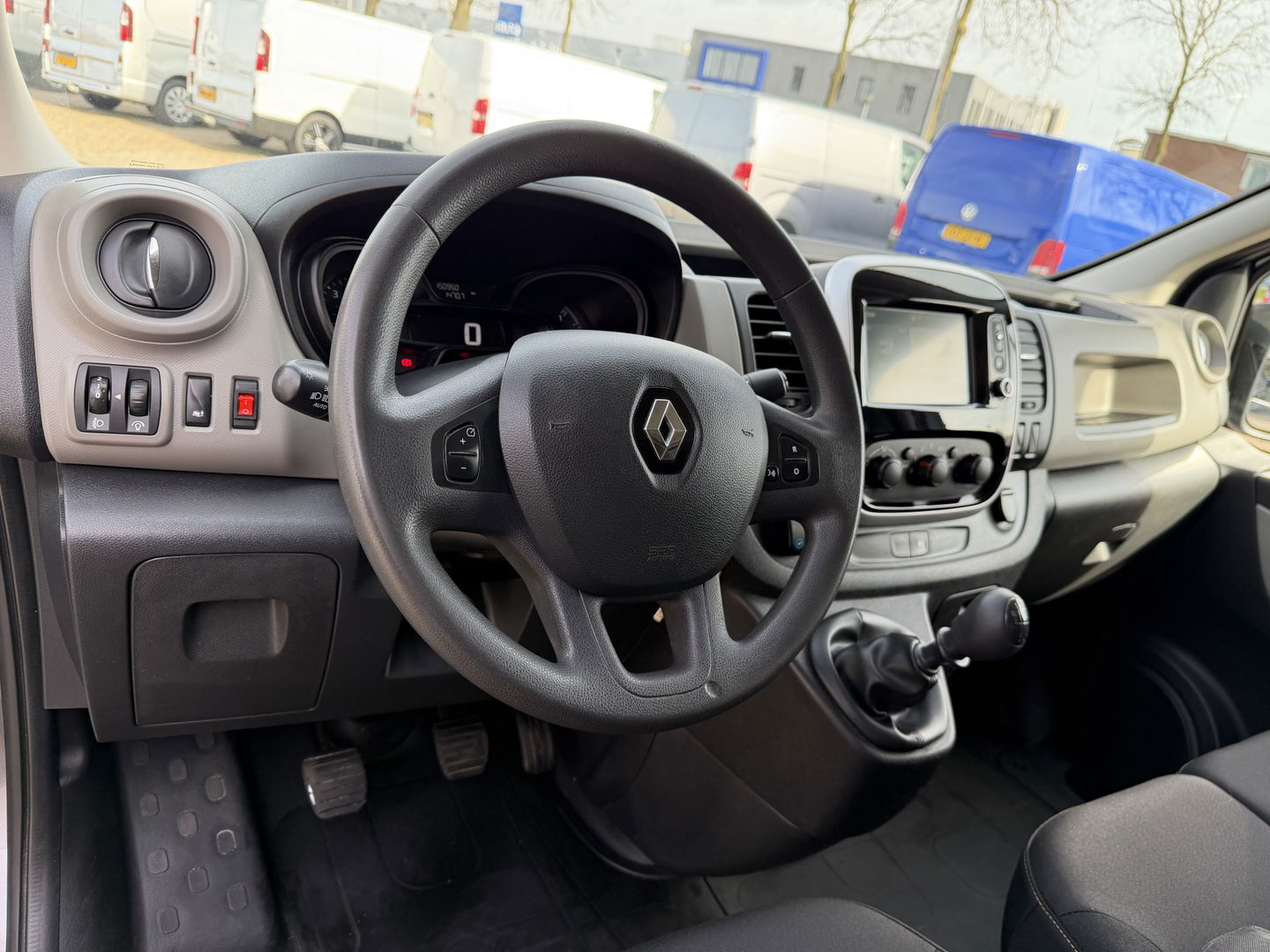 Renault Trafic 1.6 dCi 145pk T29 L2H1 Luxe Energy / euro 6 / bpm vrij / dubbele schuifdeur ! / vaste prijs rijklaar € 11.950 ex btw / airco / cruise / navi / camera / trekhaak