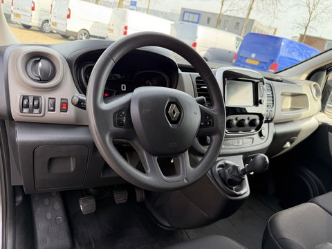 Renault Trafic 1.6 dCi 145pk T29 L2H1 Luxe Energy / euro 6 / bpm vrij / dubbele schuifdeur ! / vaste prijs rijklaar € 11.950 ex btw / airco / cruise / navi / camera / trekhaak