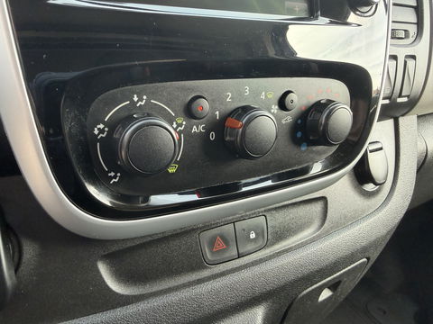 Renault Trafic 1.6 dCi 145pk T29 L2H1 Luxe Energy / euro 6 / bpm vrij / dubbele schuifdeur ! / vaste prijs rijklaar € 11.950 ex btw / airco / cruise / navi / camera / trekhaak