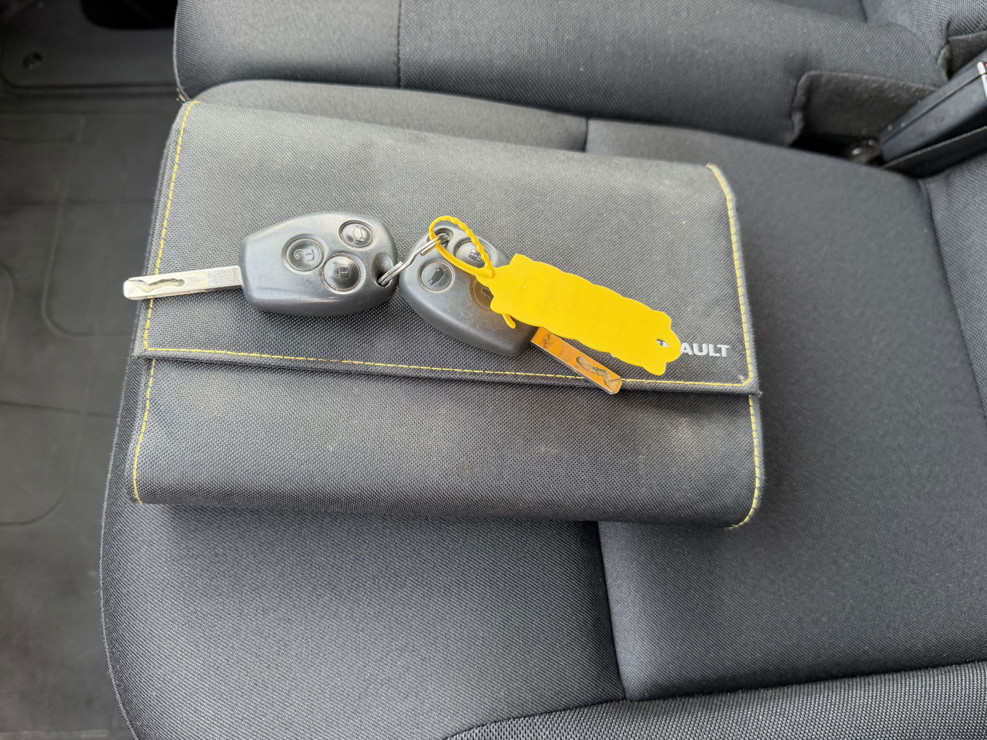 Renault Trafic 1.6 dCi 145pk T29 L2H1 Luxe Energy / euro 6 / bpm vrij / dubbele schuifdeur ! / vaste prijs rijklaar € 11.950 ex btw / airco / cruise / navi / camera / trekhaak