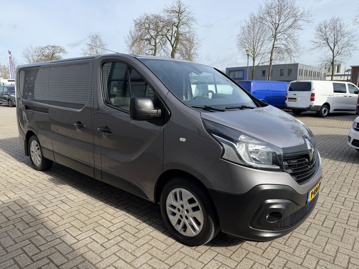 Renault Trafic 1.6 dCi 145pk T29 L2H1 Luxe Energy / euro 6 / bpm vrij / dubbele schuifdeur ! / vaste prijs rijklaar € 11.950 ex btw / airco / cruise / navi / camera / trekhaak
