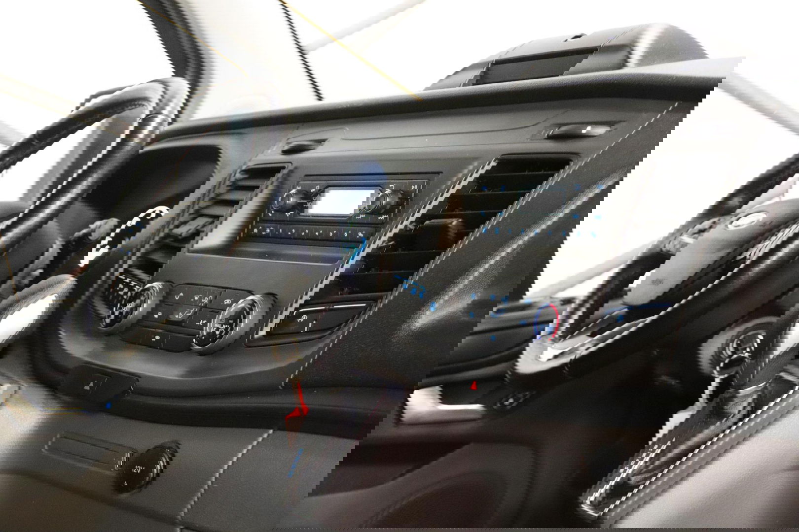 Ford Transit Custom 300L 2.0 TDCI L2H1 AUTOMAAT