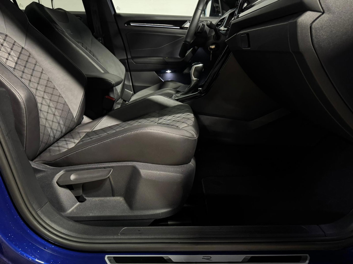 Volkswagen T-Roc 1.5 TSI R-Line PANO CAM BLINDSPOT