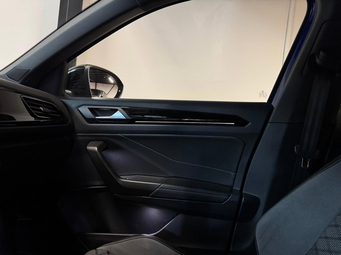 Volkswagen T-Roc 1.5 TSI R-Line PANO CAM BLINDSPOT