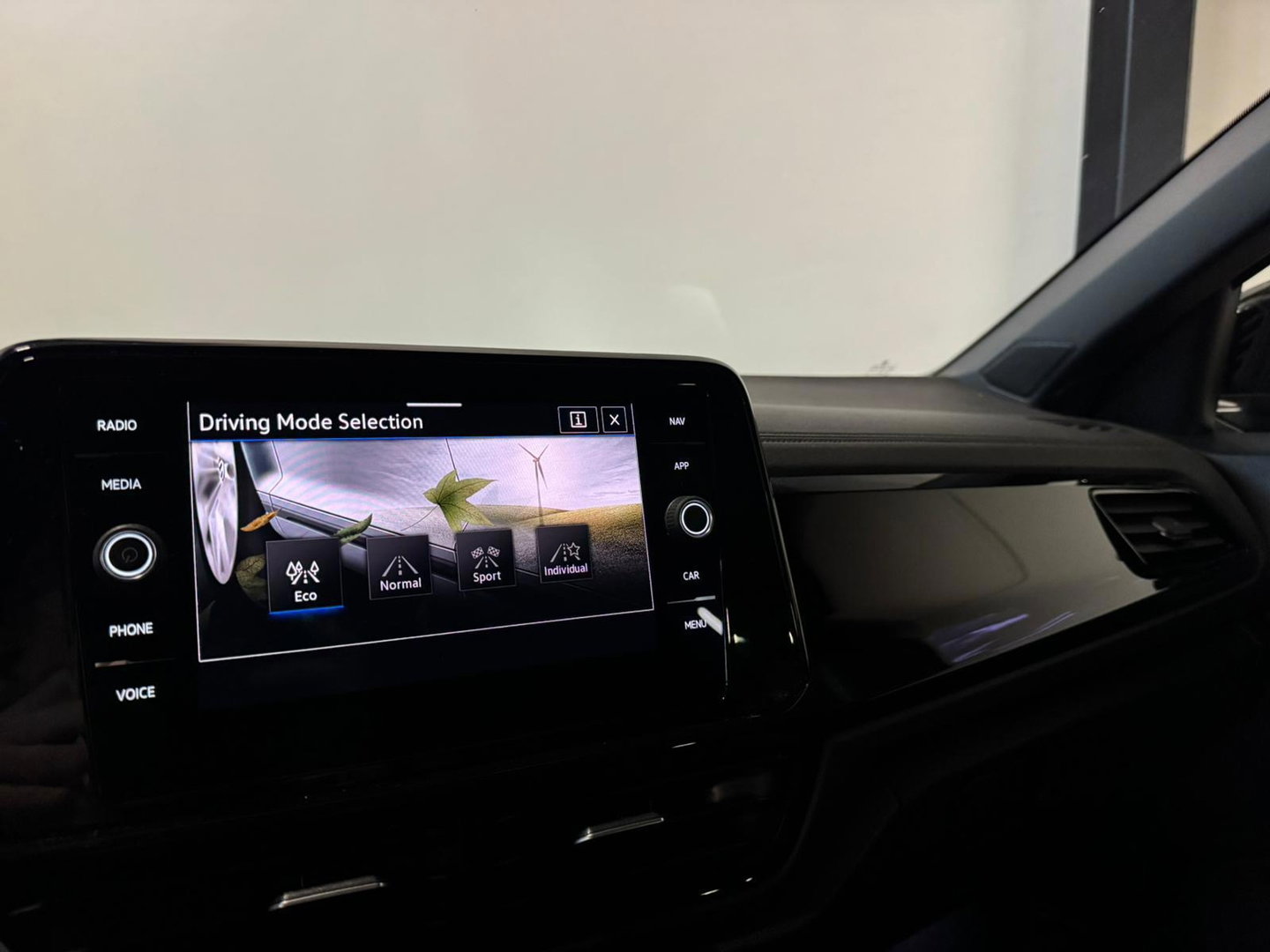 Volkswagen T-Roc 1.5 TSI R-Line PANO CAM BLINDSPOT