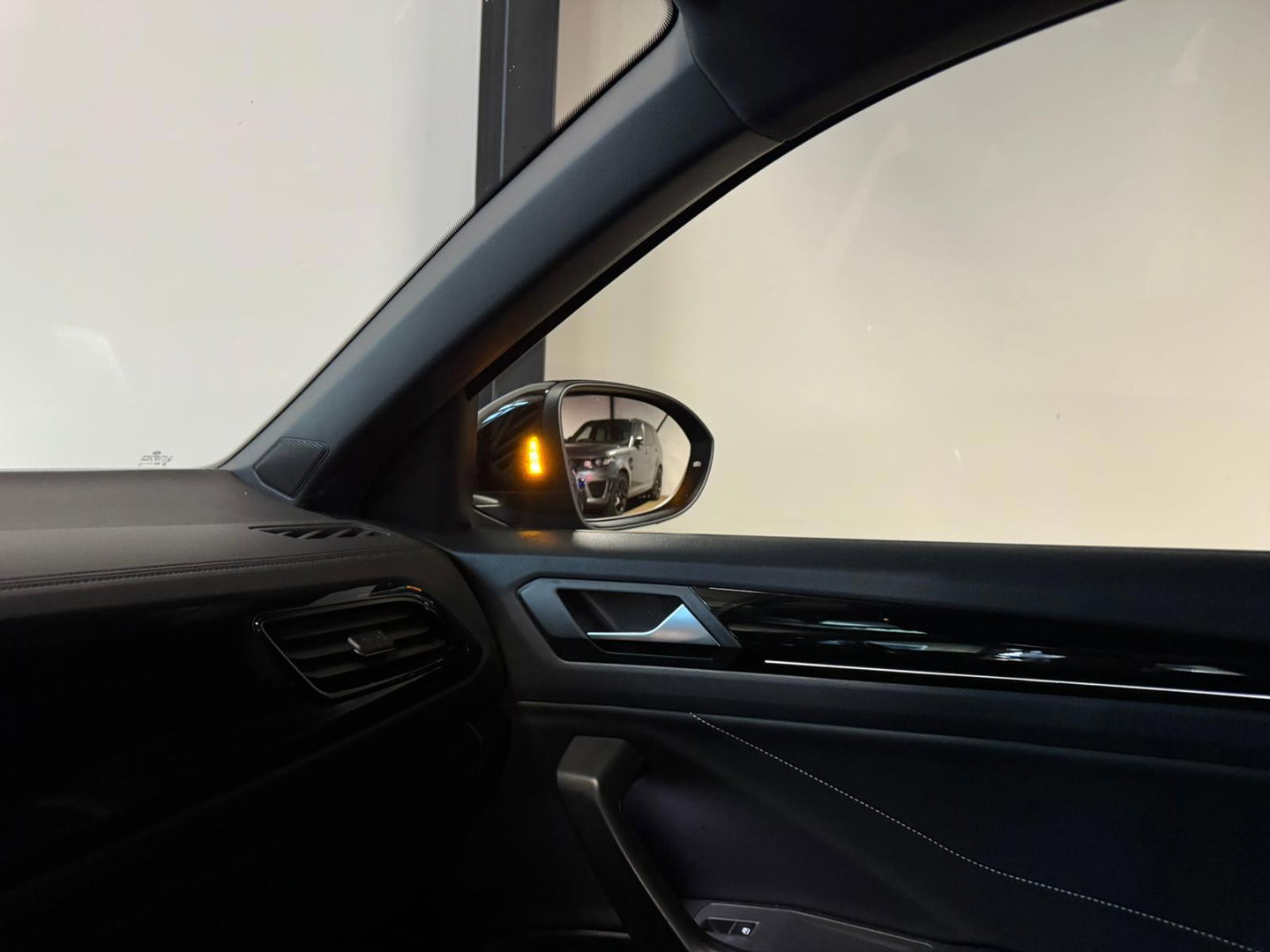 Volkswagen T-Roc 1.5 TSI R-Line PANO CAM BLINDSPOT