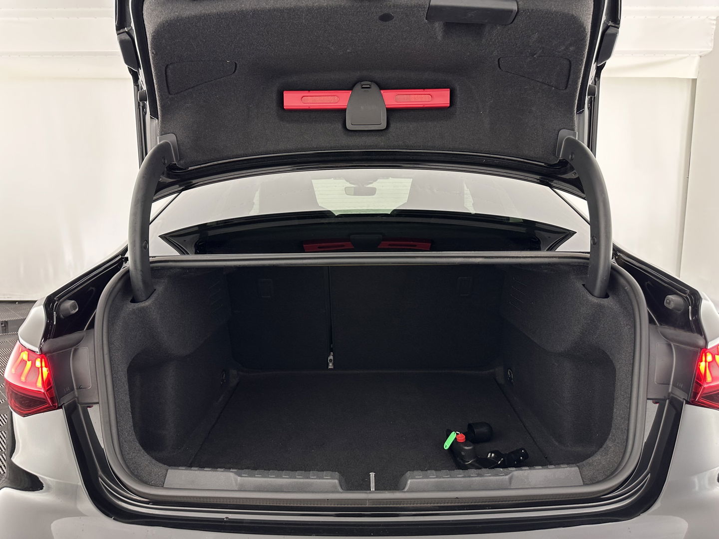 Audi A3 Limousine 35 TFSI S-Line Edition (INCL-BTW) Aut. *PANO | LEATHER-FABRIC | FULL-LED | AMBIENTLIGHT | SPORTSEATS | DIGI-COCKPIT | NAVI-FULLMAP | PRIVACYGLASS | SHIFTPADDLES | DAB+ | ADAPTIVE-CRUISE | 17"ALU*