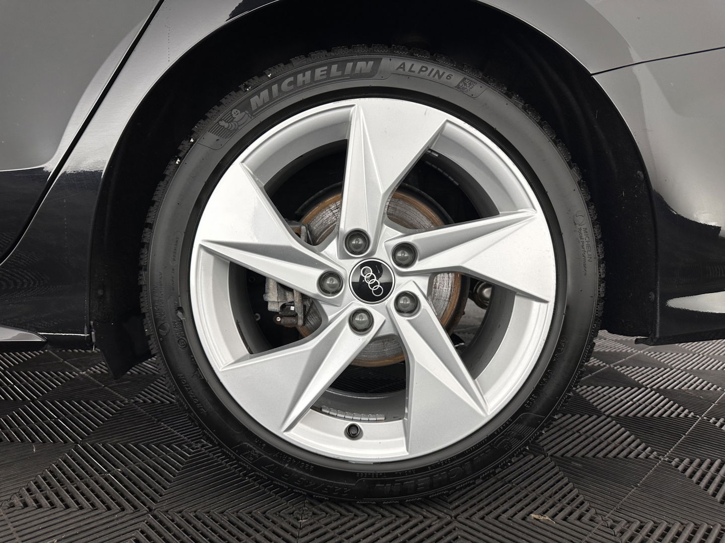 Audi A3 Limousine 35 TFSI S-Line Edition (INCL-BTW) Aut. *PANO | LEATHER-FABRIC | FULL-LED | AMBIENTLIGHT | SPORTSEATS | DIGI-COCKPIT | NAVI-FULLMAP | PRIVACYGLASS | SHIFTPADDLES | DAB+ | ADAPTIVE-CRUISE | 17"ALU*