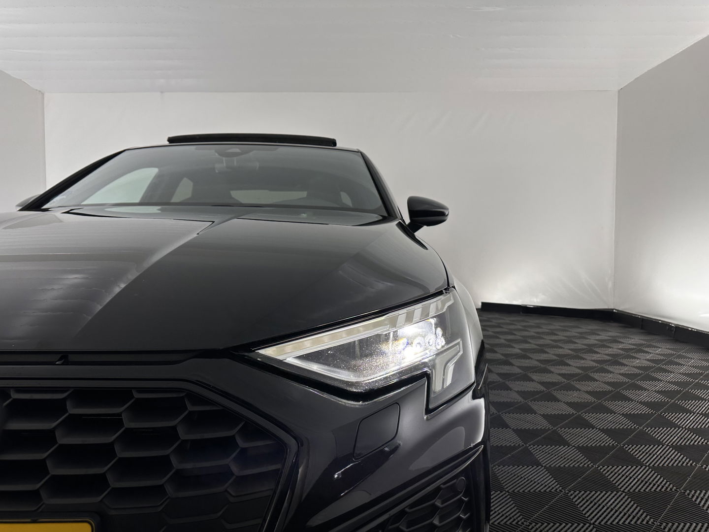 Audi A3 Limousine 35 TFSI S-Line Edition (INCL-BTW) Aut. *PANO | LEATHER-FABRIC | FULL-LED | AMBIENTLIGHT | SPORTSEATS | DIGI-COCKPIT | NAVI-FULLMAP | PRIVACYGLASS | SHIFTPADDLES | DAB+ | ADAPTIVE-CRUISE | 17"ALU*