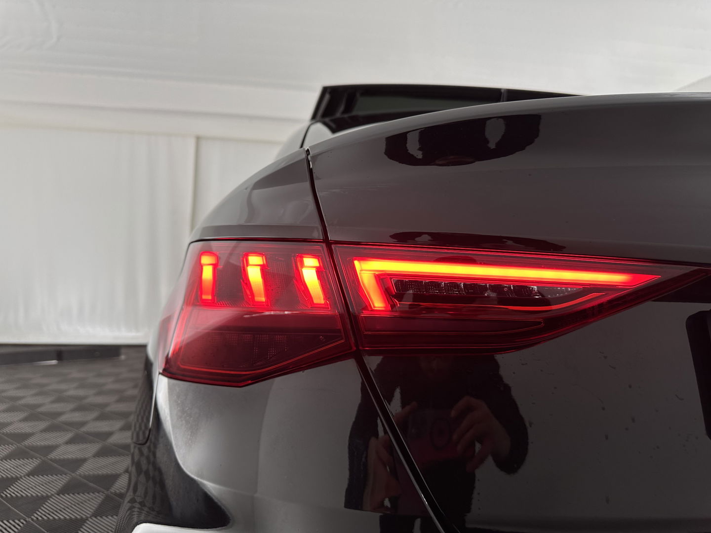 Audi A3 Limousine 35 TFSI S-Line Edition (INCL-BTW) Aut. *PANO | LEATHER-FABRIC | FULL-LED | AMBIENTLIGHT | SPORTSEATS | DIGI-COCKPIT | NAVI-FULLMAP | PRIVACYGLASS | SHIFTPADDLES | DAB+ | ADAPTIVE-CRUISE | 17"ALU*