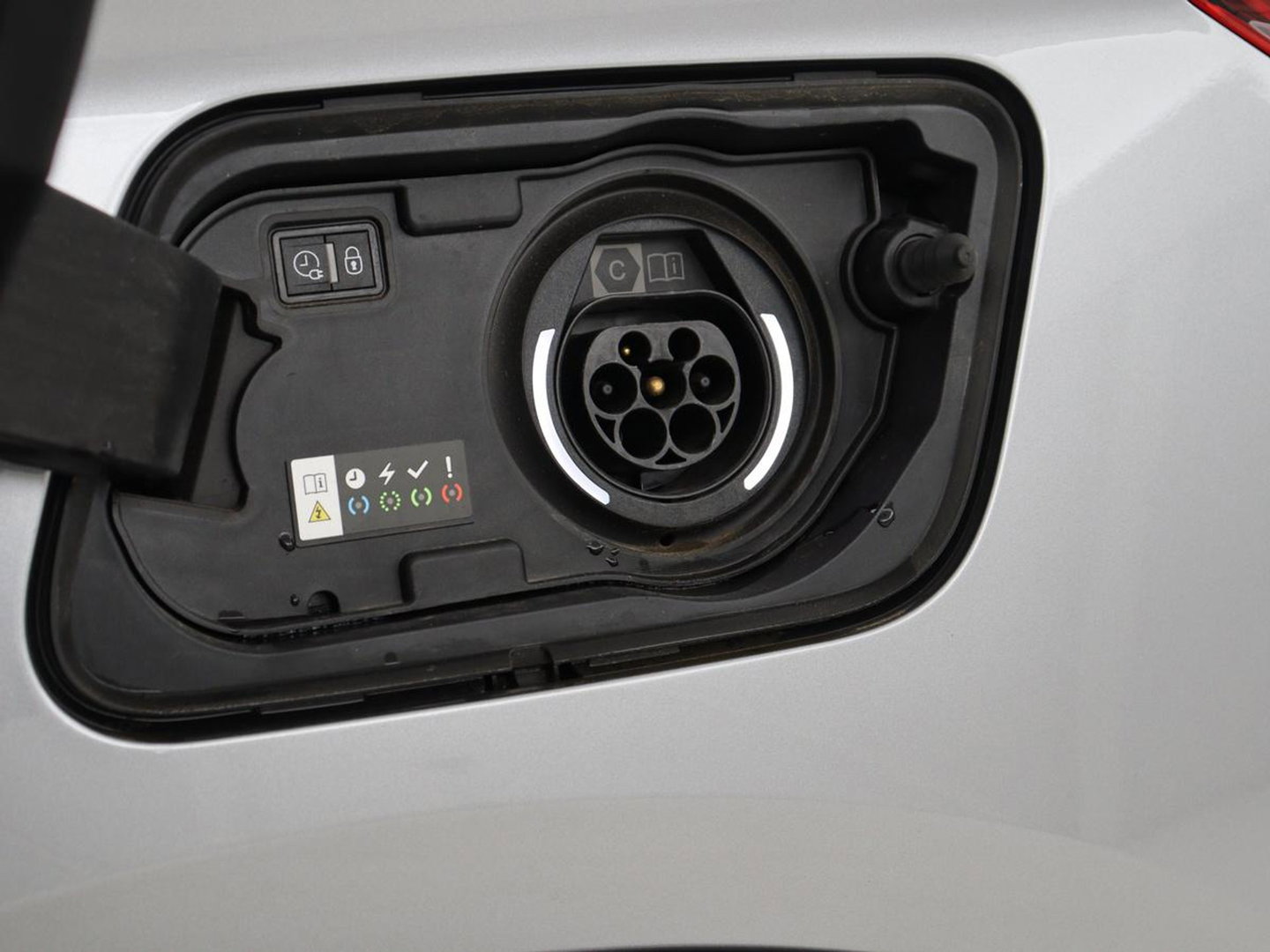 Opel Grandland X 1.6 Turbo Hybrid Elegance | SOH 96% | Leder | Adaptive cruise | Trekhaak | Stuurverwarming | Carplay | Navigatie | Full LED | Camera | Climate control | PHEV | Plug In