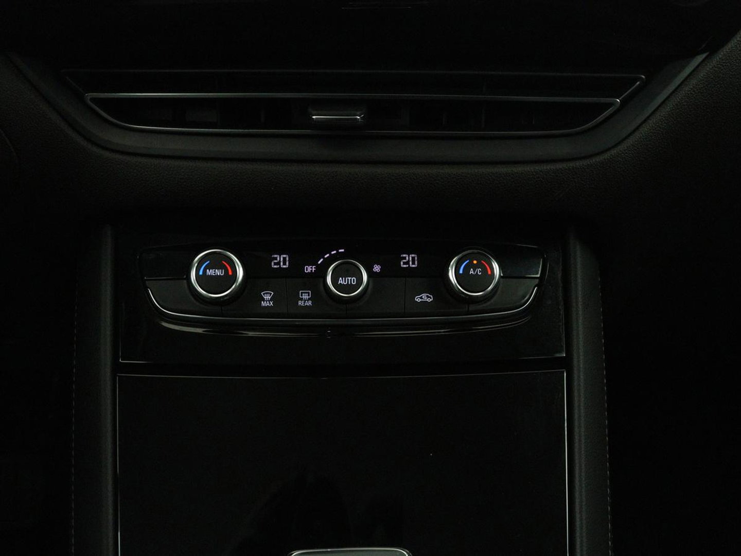 Opel Grandland X 1.6 Turbo Hybrid Elegance | SOH 96% | Leder | Adaptive cruise | Trekhaak | Stuurverwarming | Carplay | Navigatie | Full LED | Camera | Climate control | PHEV | Plug In