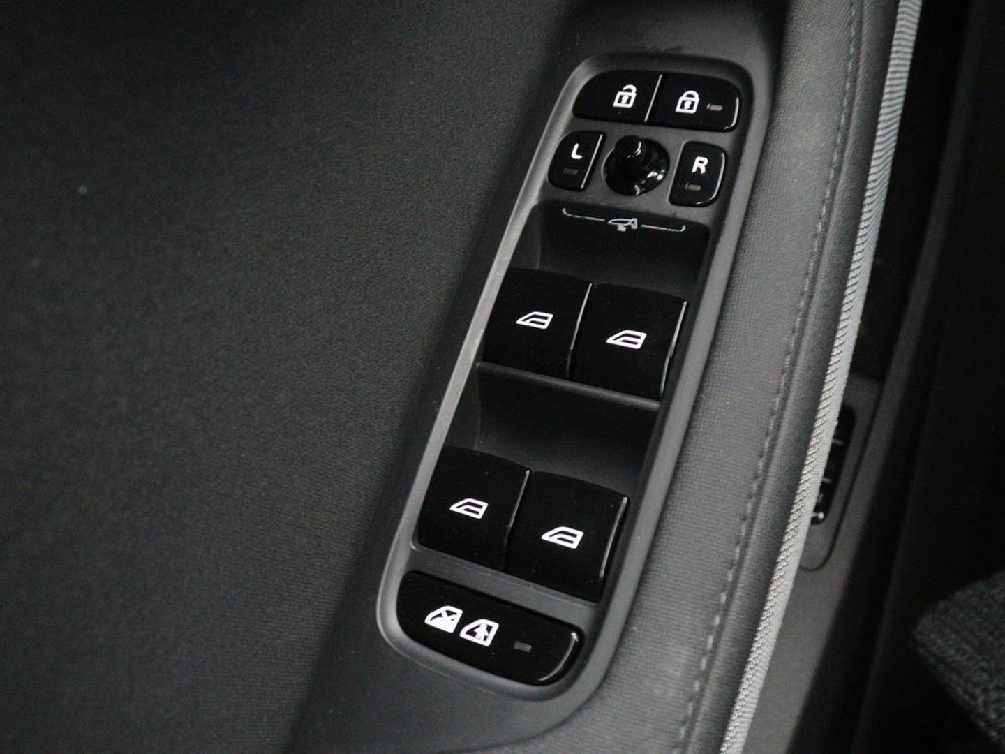 Polestar 2 Long Range Single Motor 78 kWh | Stoelverwarming | 360 Camera | Adaptive cruise | Park Assist | Carplay | Full LED | Keyless | Full LED | Navigatie