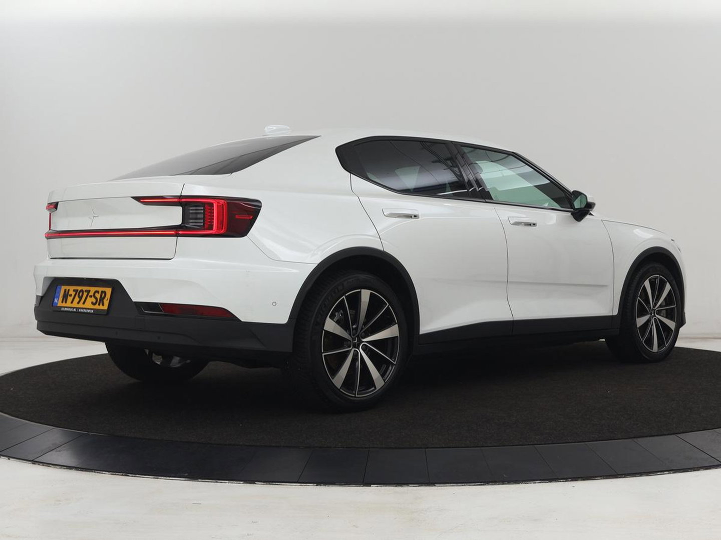 Polestar 2 Long Range Single Motor 78 kWh | Stoelverwarming | 360 Camera | Adaptive cruise | Park Assist | Carplay | Full LED | Keyless | Full LED | Navigatie