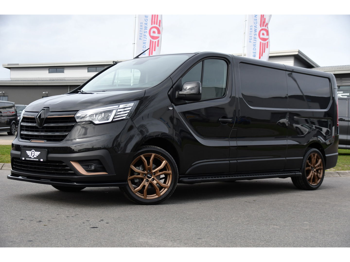 Renault Trafic 2.0 dCi 150 T30 L2H1 PB Edition Camera, Cruise, Carplay, LED, 150pk, Leder, Trekhaak, Automaat, Multimedia, Uniek!