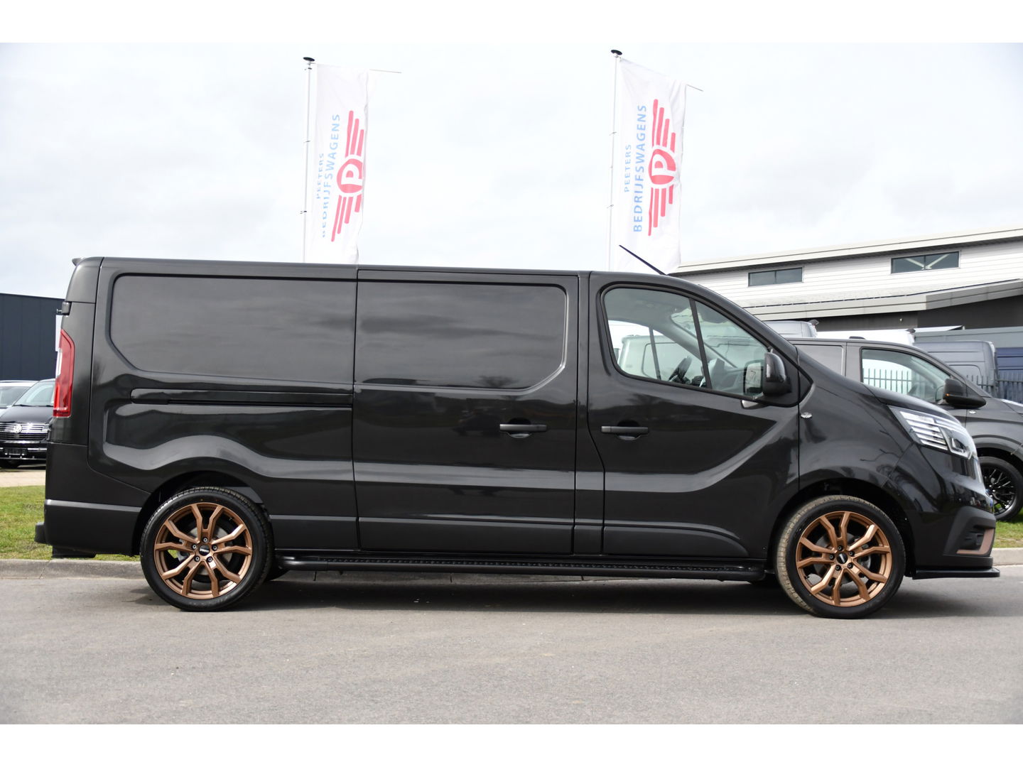 Renault Trafic 2.0 dCi 150 T30 L2H1 PB Edition Camera, Cruise, Carplay, LED, 150pk, Leder, Trekhaak, Automaat, Multimedia, Uniek!