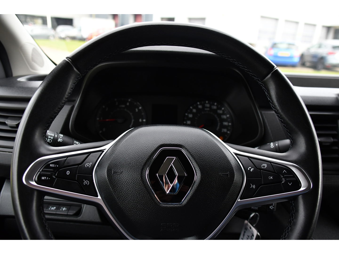 Renault Trafic 2.0 dCi 150 T30 L2H1 PB Edition Camera, Cruise, Carplay, LED, 150pk, Leder, Trekhaak, Automaat, Multimedia, Uniek!