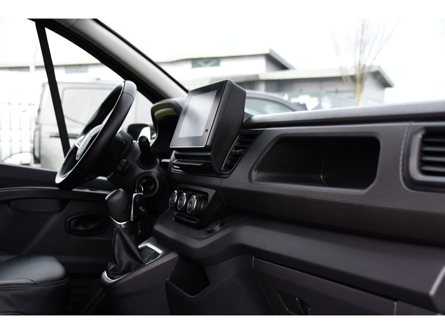 Renault Trafic 2.0 dCi 150 T30 L2H1 PB Edition Camera, Cruise, Carplay, LED, 150pk, Leder, Trekhaak, Automaat, Multimedia, Uniek!