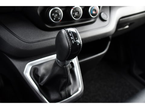 Renault Trafic 2.0 dCi 150 T30 L2H1 PB Edition Camera, Cruise, Carplay, LED, 150pk, Leder, Trekhaak, Automaat, Multimedia, Uniek!